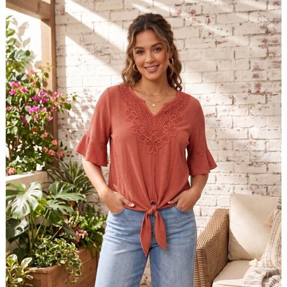 Como Blu rust-colored top featuring lace detail on the neck Size Pettit Large